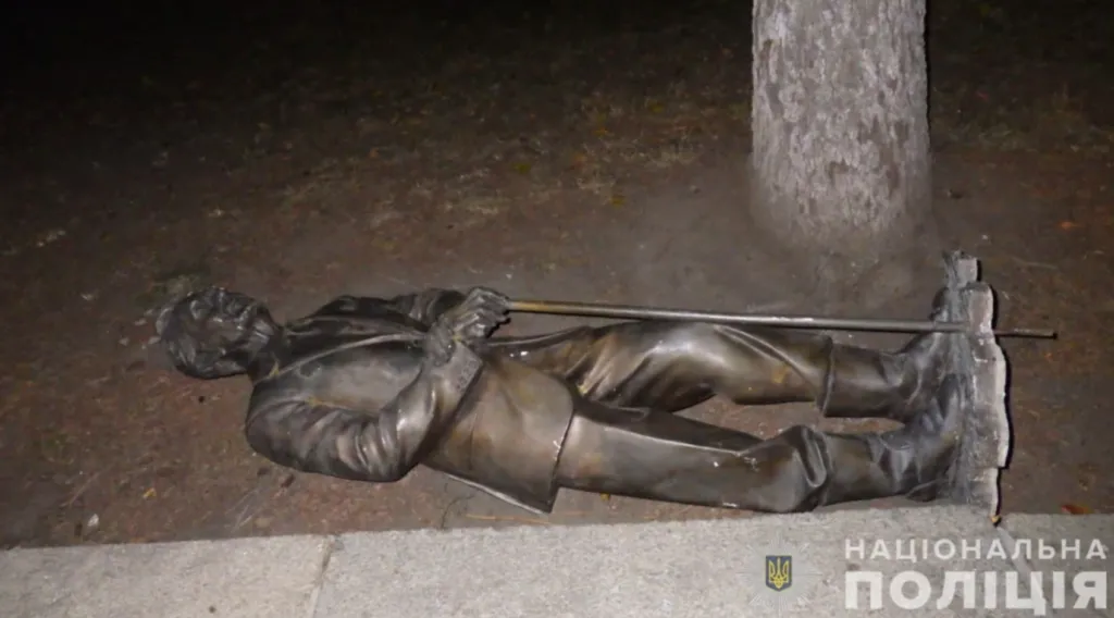 У Сумах чоловік спробував викрасти пам'ятник ветерана з Меморіалу вічної слави