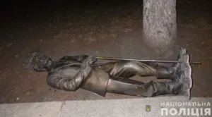 У Сумах чоловік спробував викрасти пам'ятник ветерана з Меморіалу вічної слави