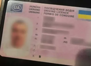 Поліцейські в Сумах виявили у водія, що порушив ПДР, підроблені права