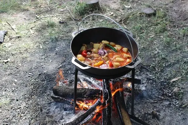 Чому варто купити казан на кухню та що в ньому приготувати