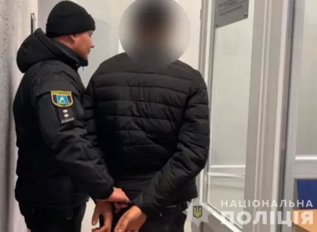 Удар ножем замість новорічного подарунка: в Бурині посварилися брати й сталася різанина
