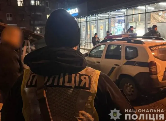 Вчора в Сумах п'янючий чоловік кинувся з ножем на поліцейського