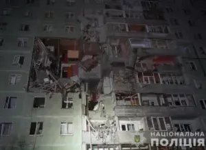 В Сумах продовжується ліквідація наслідків влучання "шахеда" в багатоповерхівку: сім поранених у лікарні