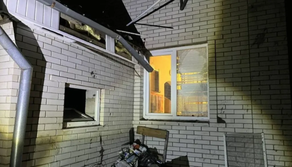 У Сумах ворожий безпілотник атакував приватний сектор