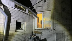 У Сумах ворожий безпілотник атакував приватний сектор