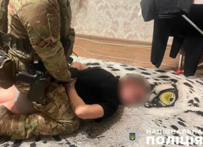 На Сумщині затримали шахраїв, які обдурили жінку, що втратила чоловіка на війні