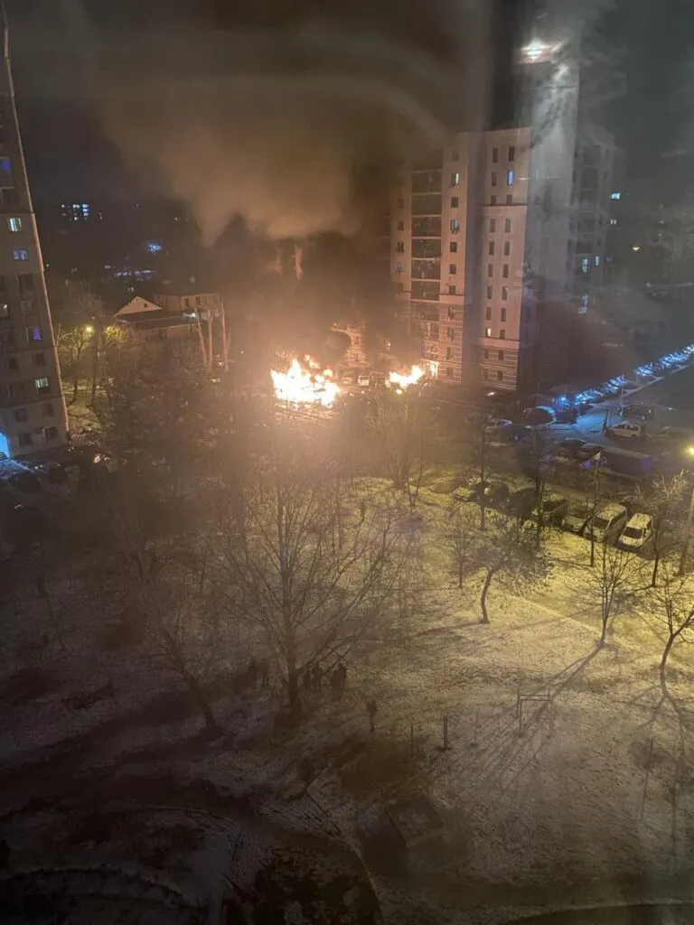 В Сумах "шахед" влучив у автостоянку