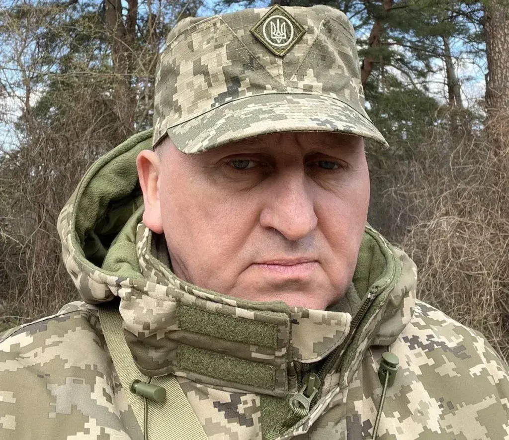 Одіозний колишній мер Сум Олександр Лісенко сховався від суду у ЗСУ