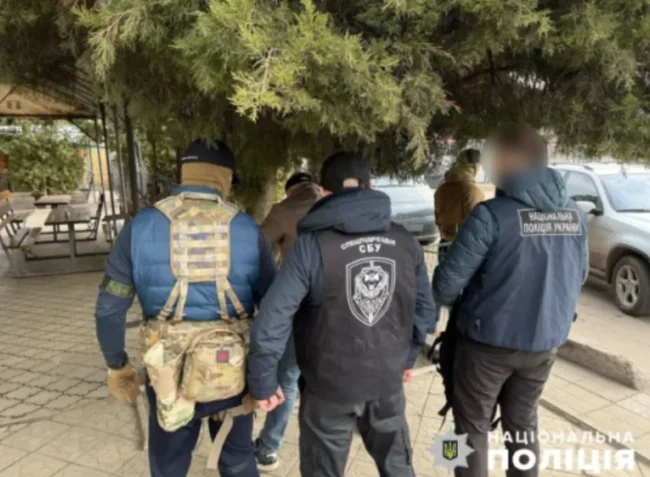На Сумщині викрито співробітника РТЦК на хабарі за зняття ухилянта з обліку