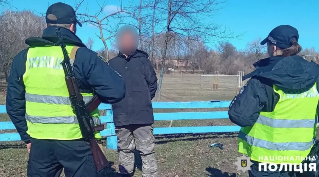 На Сумщині місцеві жителі зупинили озброєного нападника, який намагався пограбувати поштове відділення