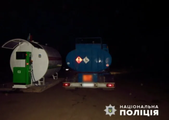 Поліція викрила нелегальну АЗС у Бурині та вилучила паливо