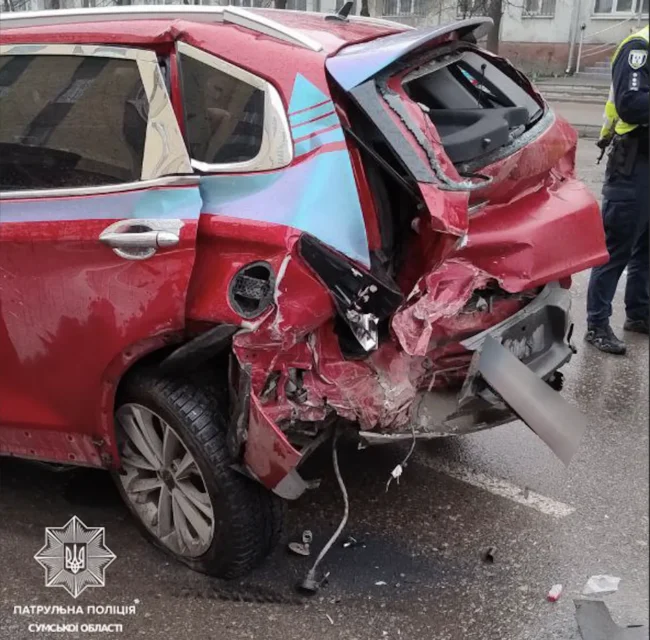 П’ятеро постраждалих та п’ять автівок, що зазнали ушкоджень: наслідки ДТП у Сумах