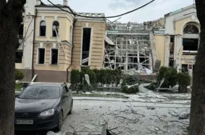 Ворог завдав удар балістичними ракетами по центру Сум: відомо про 20 загиблих (оновлюється)