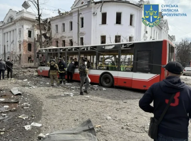 Наслідки ракетної атаки на Суми: 32 загиблих, майже сотня поранених