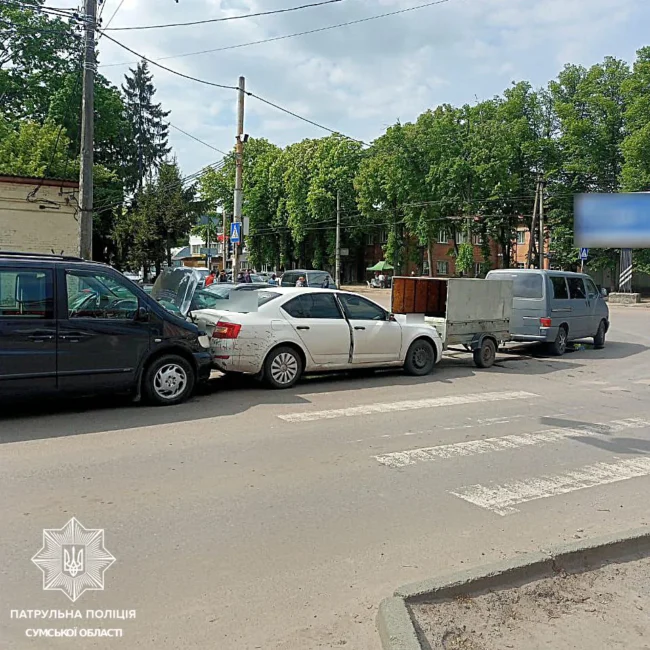 В Сумах сталася потрійна ДТП через порушення ПДР