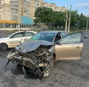 На перехресті в Сумах сталася ДТП: один із водіїв потрапив до лікарні