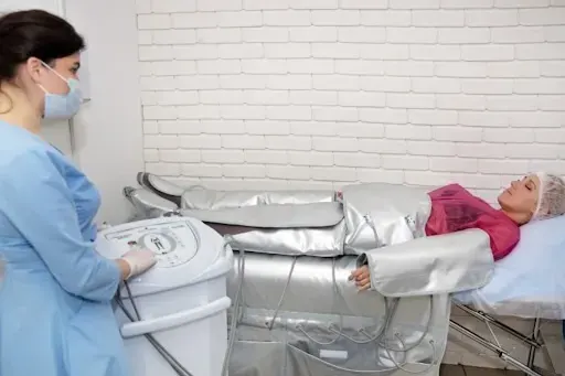 Що таке пресотерапія: суть методу та особливості впливу