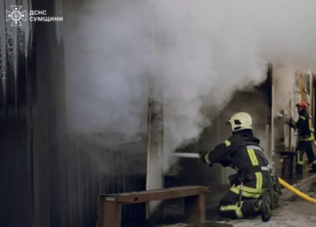 У Сумах загасили масштабну пожежу на вулиці Харківській