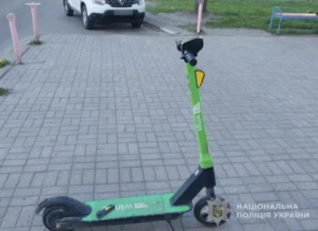 У Сумах легковик збив двох дівчаток на електросамокаті: одна з постраждалих у лікарні