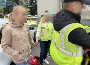 У Сумах суд заарештував жінку за спробу продажу новонародженої доньки за 30 тисяч доларів