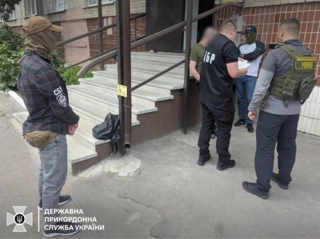 На Сумщині викрили прикордонника, який вимагав хабар за переведення в іншу частину