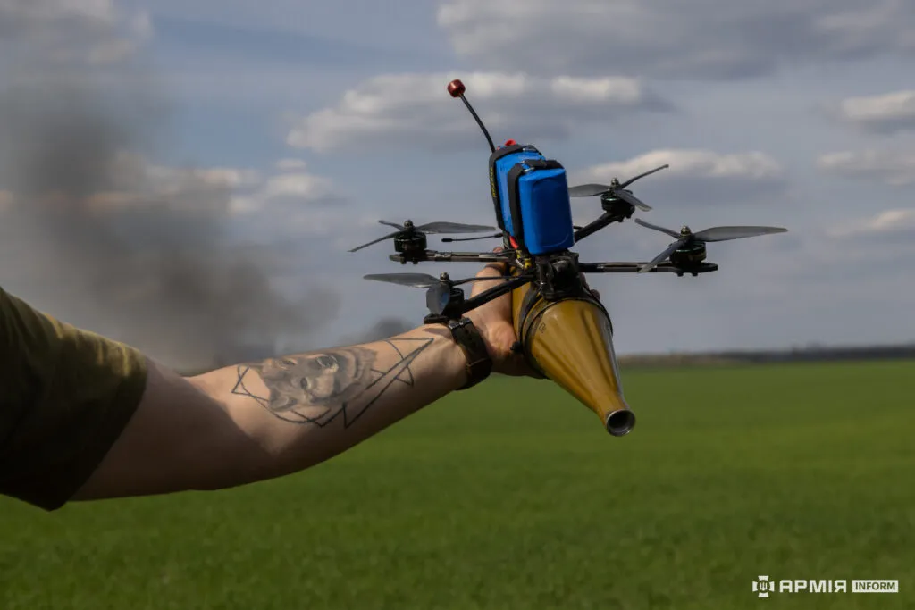 На Сумщині дрон армії РФ атакував мирних жителів під час роздачі гуманітарної допомоги: є постраждалі