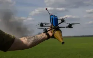 На Сумщині дрон армії РФ атакував мирних жителів під час роздачі гуманітарної допомоги: є постраждалі