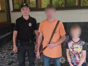 У Сумах поліція оперативно відреагувала на відео з неприйнятною поведінкою дитини: батька притягнули до відповідальності