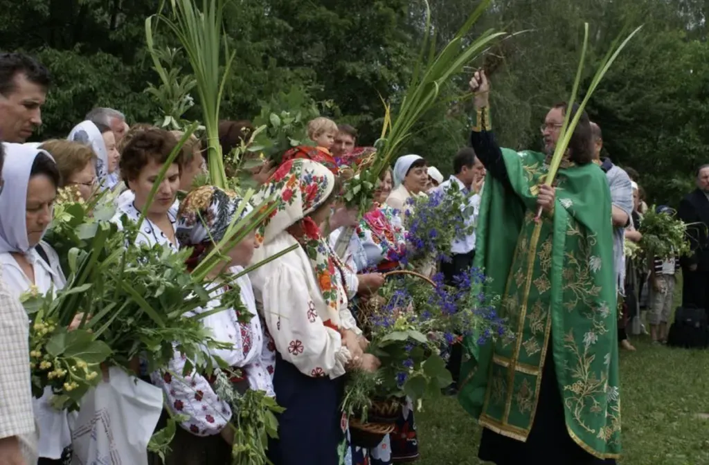 Вітання з Трійцею 2025 для родичів та близьких у віршах та прозі