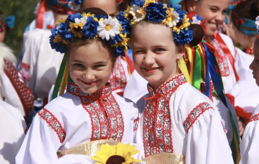 Щирі привітання до Дня Конституції України 2025 у прозі та віршах