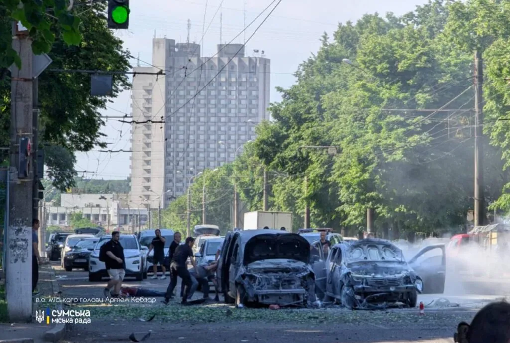 Ворог поцілив по центру Сум: є поранені та загиблі (оновлюється)