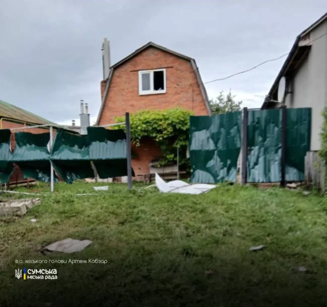 Нічна атака на Суми: пошкоджено житло та автівки, мешканцям надають допомогу