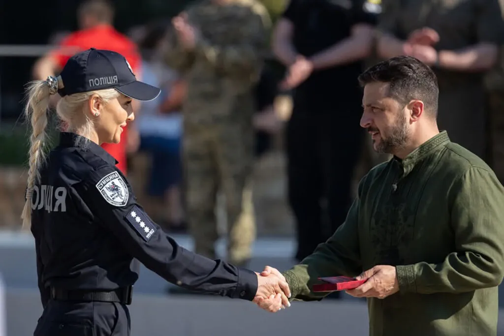 Поліцейська з підрозділу «Білий янгол» отримала державну нагороду за героїзм на фронті