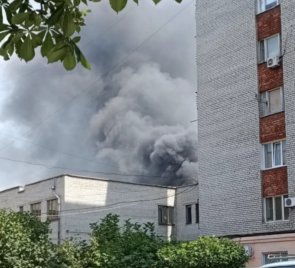 Ворог атакував Суми «шахедами»: постраждав навчальний заклад і люди