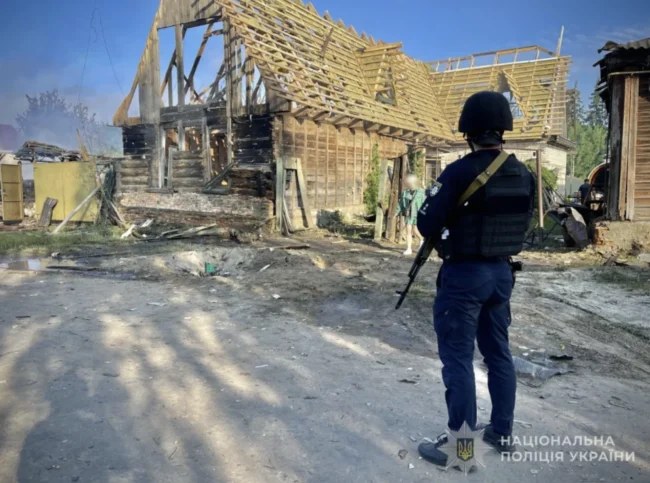 Масштабна нічна атака на Шосткинщину: є поранені, знищені будинки та пожежі
