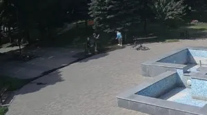 В Охтирці вандали зіпсували рамку-освіжувач у міському парку: містяни залишились без прохолоди у спеку