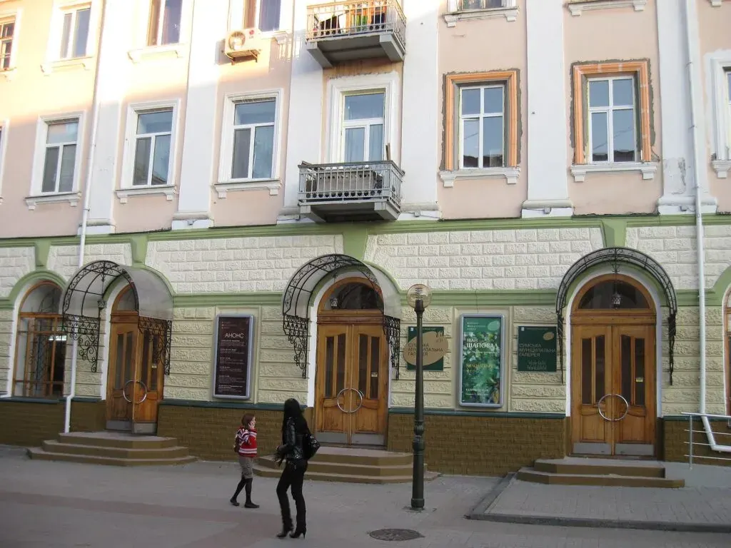 У Сумах відкрили дві натхненні виставки: про силу мистецтва і велич гір