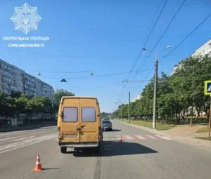 У Сумах водій Mercedes-Benz спричинив ДТП через недотримання дистанції