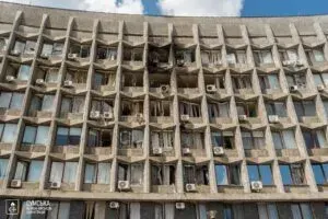 Чотири атаки шахедів на Суми: влучання у будівлю ОВА, але обійшлося без жертв