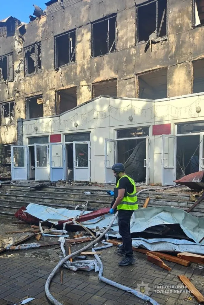 У Сумах після нічної атаки дронів пошкоджено дві багатоповерхівки: працює штаб допомоги