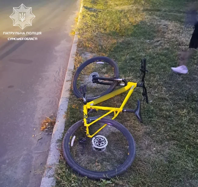 У Сумах ввечері сталася аварія за участю велосипедиста та легковика: є постраждалі
