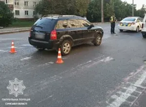 У Сумах під колесами авто постраждала жінка: її госпіталізували