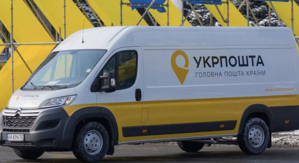 На Сумщині російський дрон атакував авто «Укрпошти»: є постраждалі