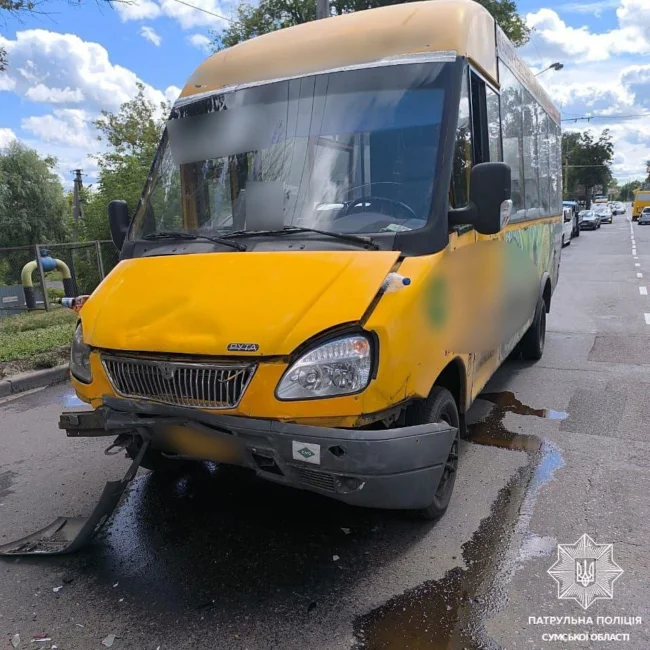 У Сумах маршрутка спричинила потрійну ДТП