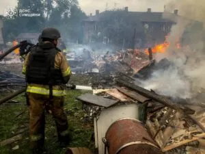Ворог знову завдав удару по Сумщині: працюють рятувальники