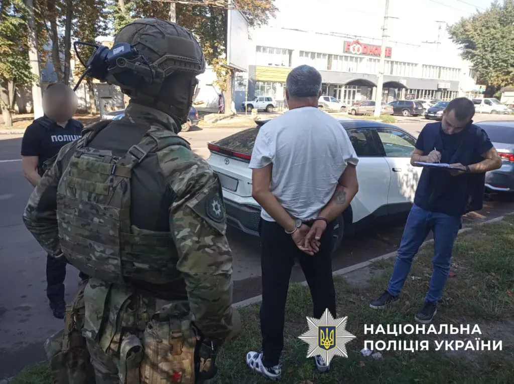 У Сумах викрили чоловіка, який продавав фейкові довідки для ухилення від армії