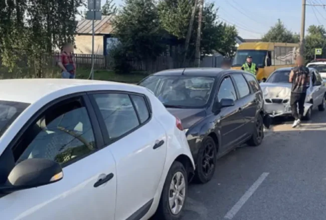 У Сумах зіткнулися три автівки: обійшлося без постраждалих