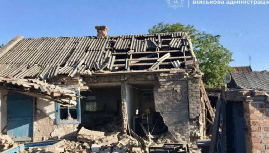 Пекло на околиці Сум: патрульні зупиняли кров і рятували життя після атаки дронів (відео)
