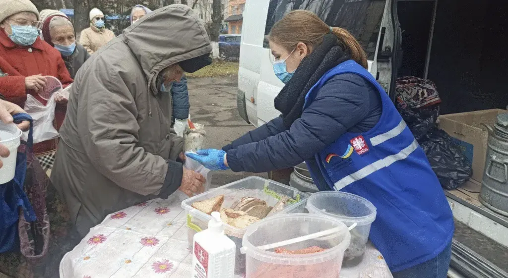 Сумчани знову можуть отримати гарячі обіди у парку «Казка»