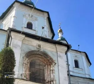 Ворог вдарив дроном по собору в центрі Сум